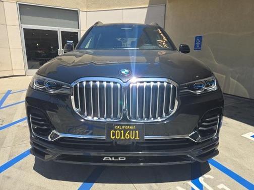 2022 BMW X7 M50i