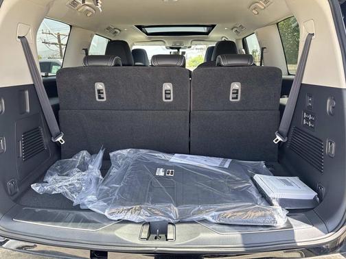 Black Obsidian 2026 INFINITI QX80 Luxe