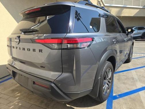 2023 Nissan Pathfinder SV