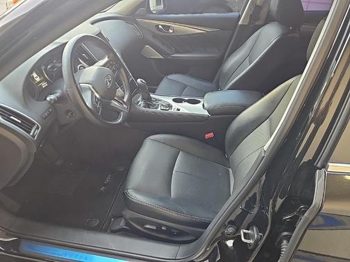 2023 INFINITI Q50 LUXE