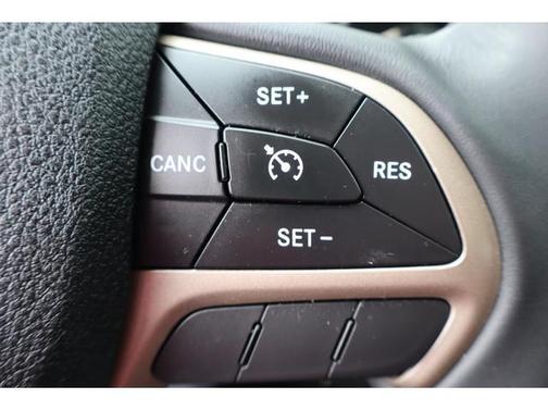 Red 2015 Jeep Cherokee Latitude