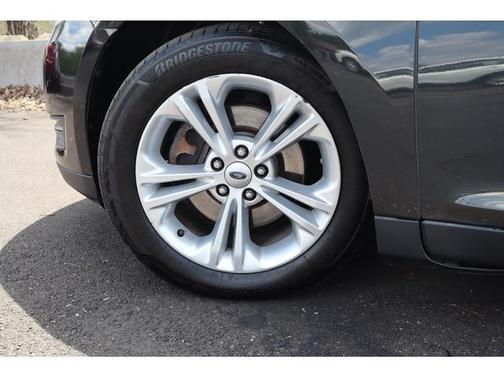 Black 2013 Ford Taurus SEL