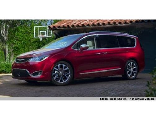 White 2017 Chrysler Pacifica Touring-L