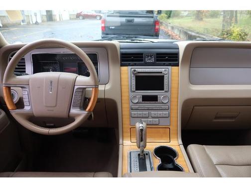 White 2007 Lincoln Navigator