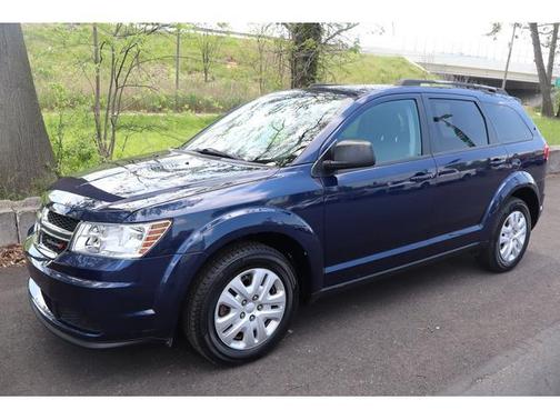 Blue 2018 Dodge Journey SE