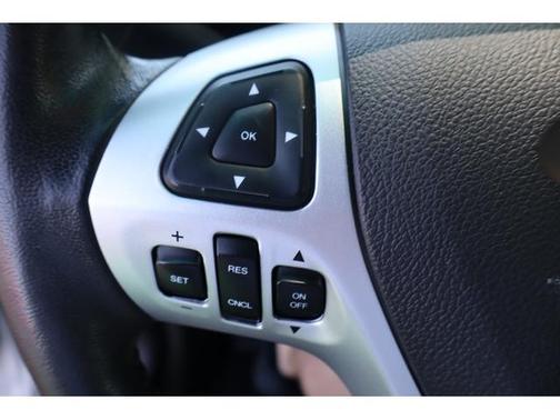 White 2015 Ford Explorer XLT