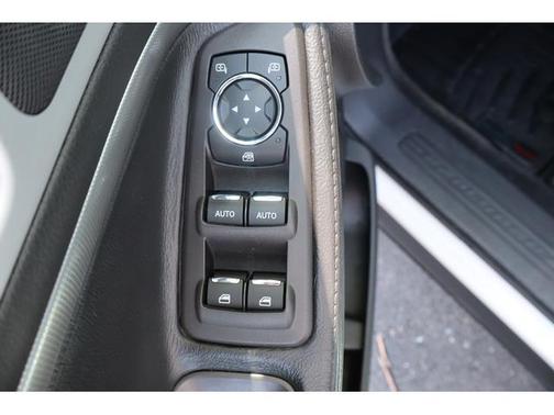 White 2015 Ford Explorer XLT