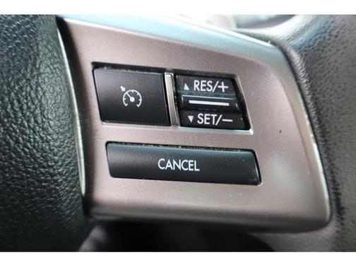 Ice Silver Metallic 2013 Subaru Legacy 2.5i