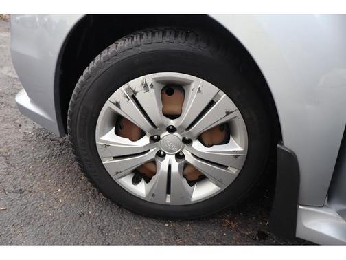 Ice Silver Metallic 2013 Subaru Legacy 2.5i