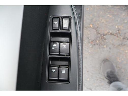 Ice Silver Metallic 2013 Subaru Legacy 2.5i