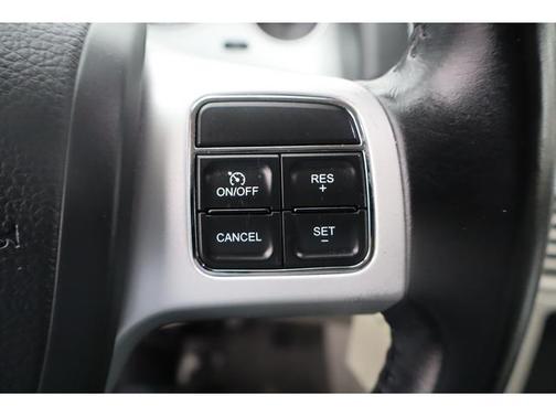 2012 Volkswagen Routan SE