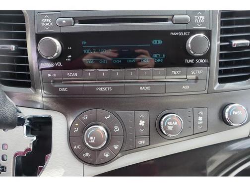 2011 Toyota Sienna LE