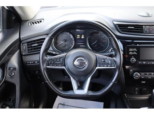 White 2017 Nissan Rogue SV