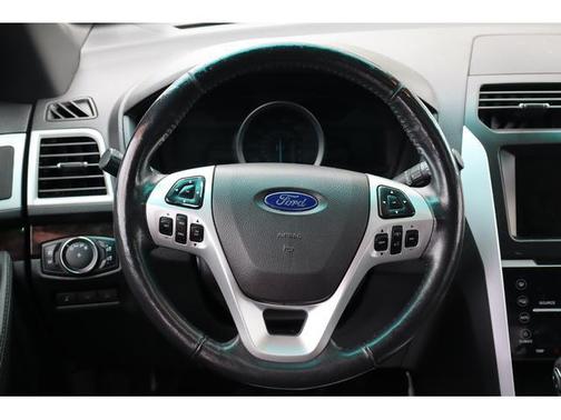 Red 2014 Ford Explorer Limited