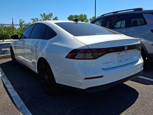 Platinum White Pearl 2025 Honda Accord