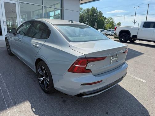 Vapour Gray Metallic 2024 Volvo S60 B5 Plus Dark Theme