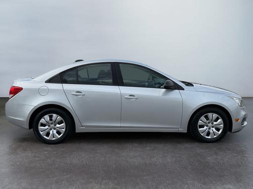 Silver Ice Metallic 2015 Chevrolet Cruze LS