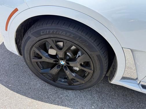 Mineral White Metallic 2020 BMW X7 xDrive40i