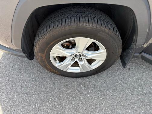 Magnetic Gray Metallic 2020 Toyota RAV4 Hybrid XLE
