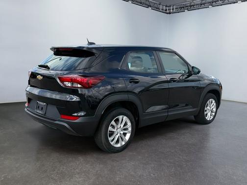 Mosaic Black Metallic 2023 Chevrolet Trailblazer LS