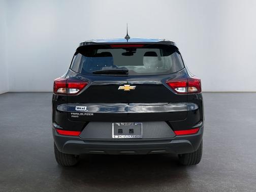Mosaic Black Metallic 2023 Chevrolet Trailblazer LS