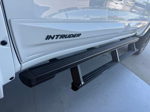 Summit White 2023 GMC Sierra 1500 AT4