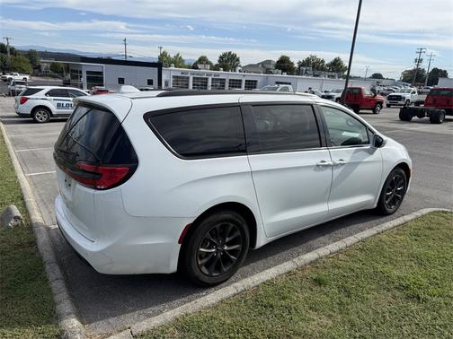2021 Chrysler Pacifica Touring