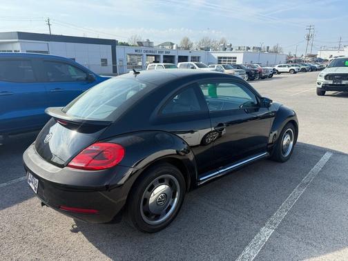 Black Uni 2012 Volkswagen Beetle 2.5L