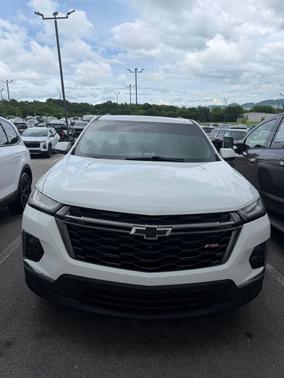 Summit White 2023 Chevrolet Traverse RS