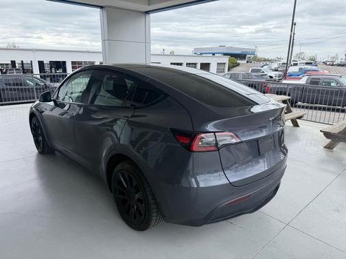 Midnight Silver Metallic 2023 Tesla Model Y Long Range