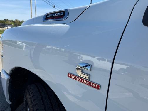 Bright White Clearcoat 2024 RAM 2500 Laramie