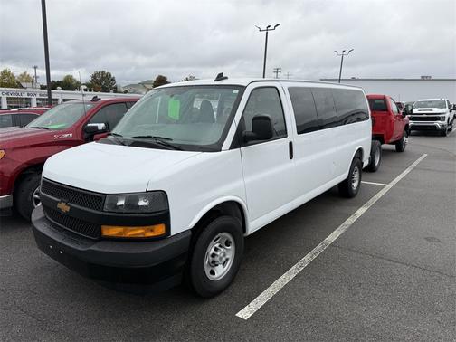 2025 Chevrolet Express 3500 LS