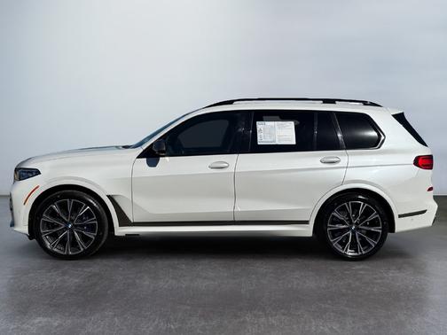 Mineral White Metallic 2022 BMW X7 M50i