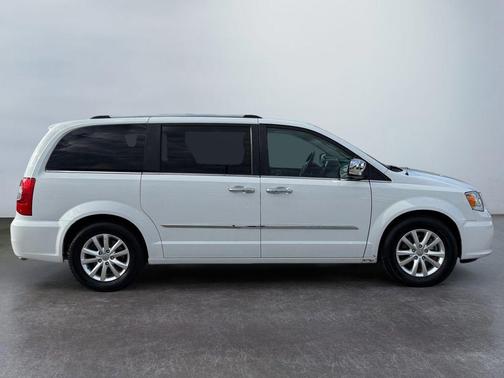 2016 Chrysler Town & Country Limited