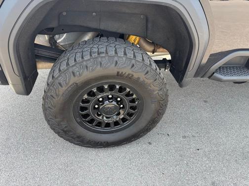Onyx Black 2024 GMC Sierra 2500 AT4X