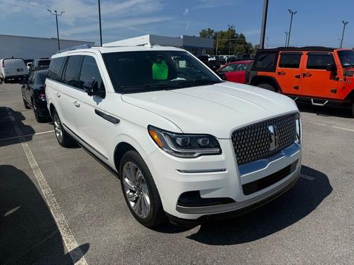 White Metallic 2024 Lincoln Navigator Reserve