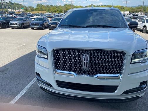 White Metallic 2024 Lincoln Navigator Reserve