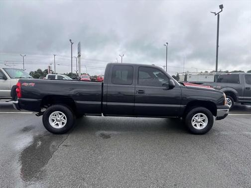 2004 Chevrolet Silverado 1500 LS
