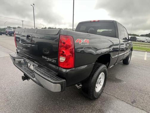 2004 Chevrolet Silverado 1500 LS