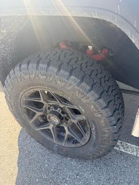 Summit White 2024 GMC Sierra 2500 SLE