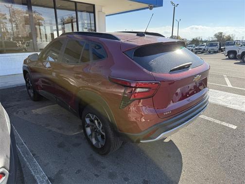 2025 Chevrolet Trax LT