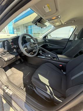 2021 Hyundai ELANTRA SE