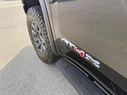 Onyx Black 2024 GMC Sierra 1500 AT4X