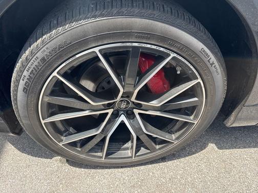Mythos Black Metallic 2022 Audi Q8 55 Prestige