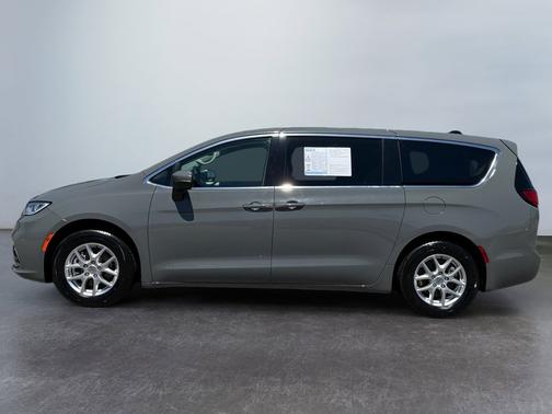 Ceramic Gray Clearcoat 2023 Chrysler Pacifica Touring L
