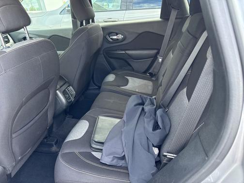 Billet Silver Metallic Clearcoat 2016 Jeep Cherokee Sport
