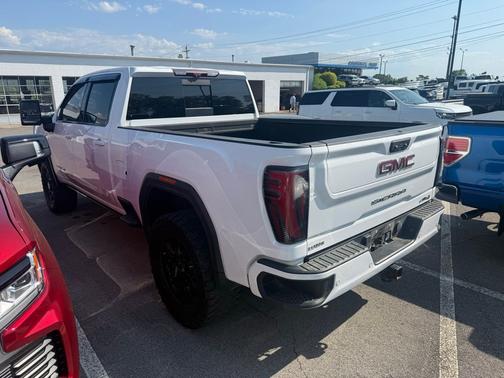 Summit White 2024 GMC Sierra 2500 AT4