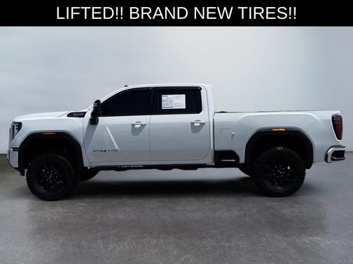 Summit White 2024 GMC Sierra 2500 AT4