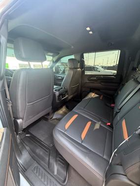 Summit White 2024 GMC Sierra 2500 AT4