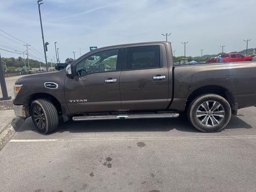 2017 Nissan Titan SL